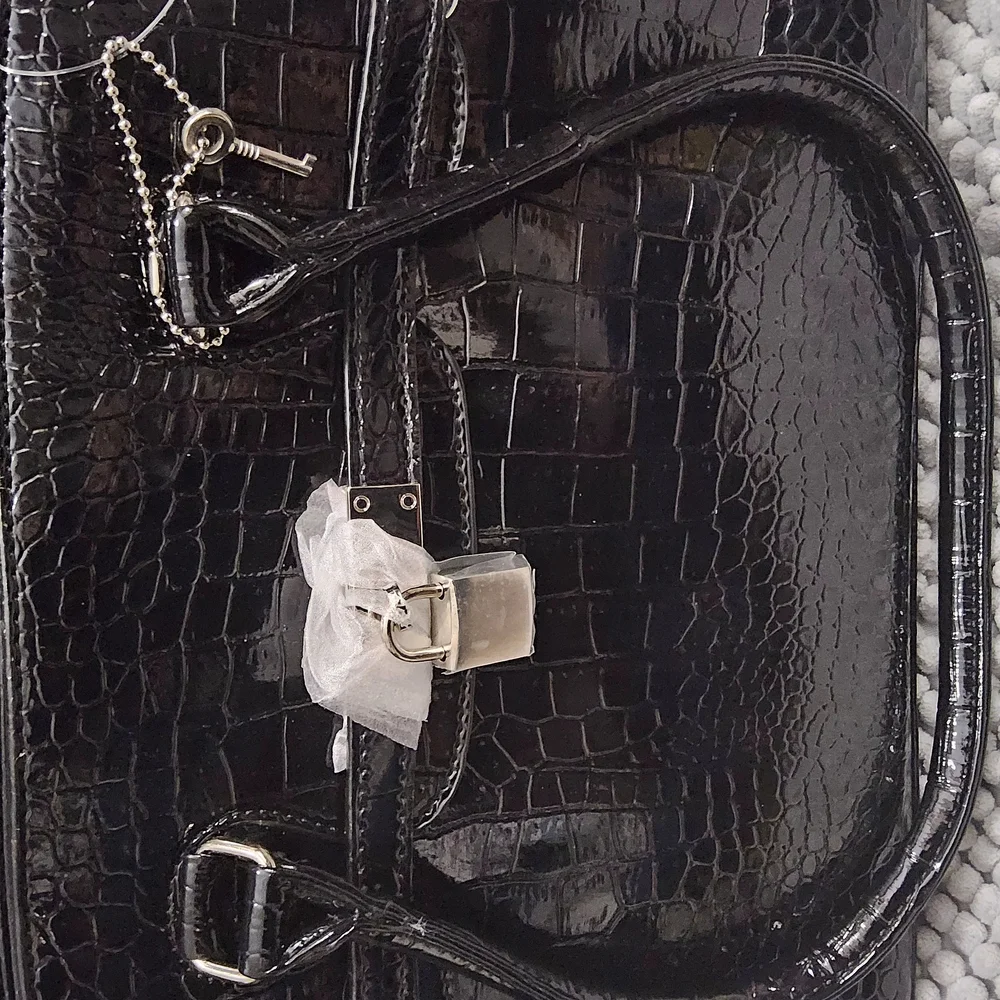 New Elegant Black Handbag 1 shoulder and 1 crossbody
